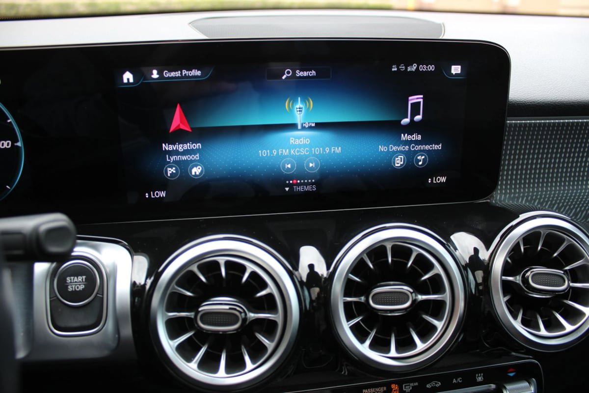 Used 2022 Mercedes-Benz EQB 300 4MATIC image 18