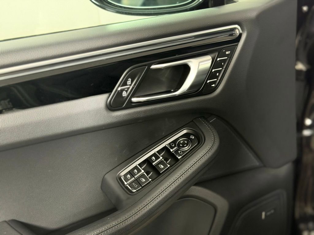 Used 2026 Porsche Macan S AWD/4WD image 17
