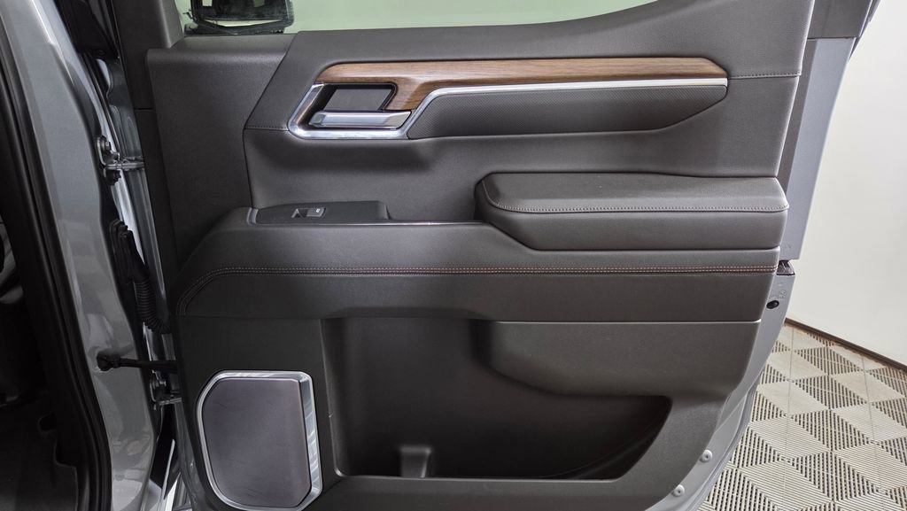 Used 2023 Chevrolet Silverado 1500 High Country w/ High Country Premium Package image 31