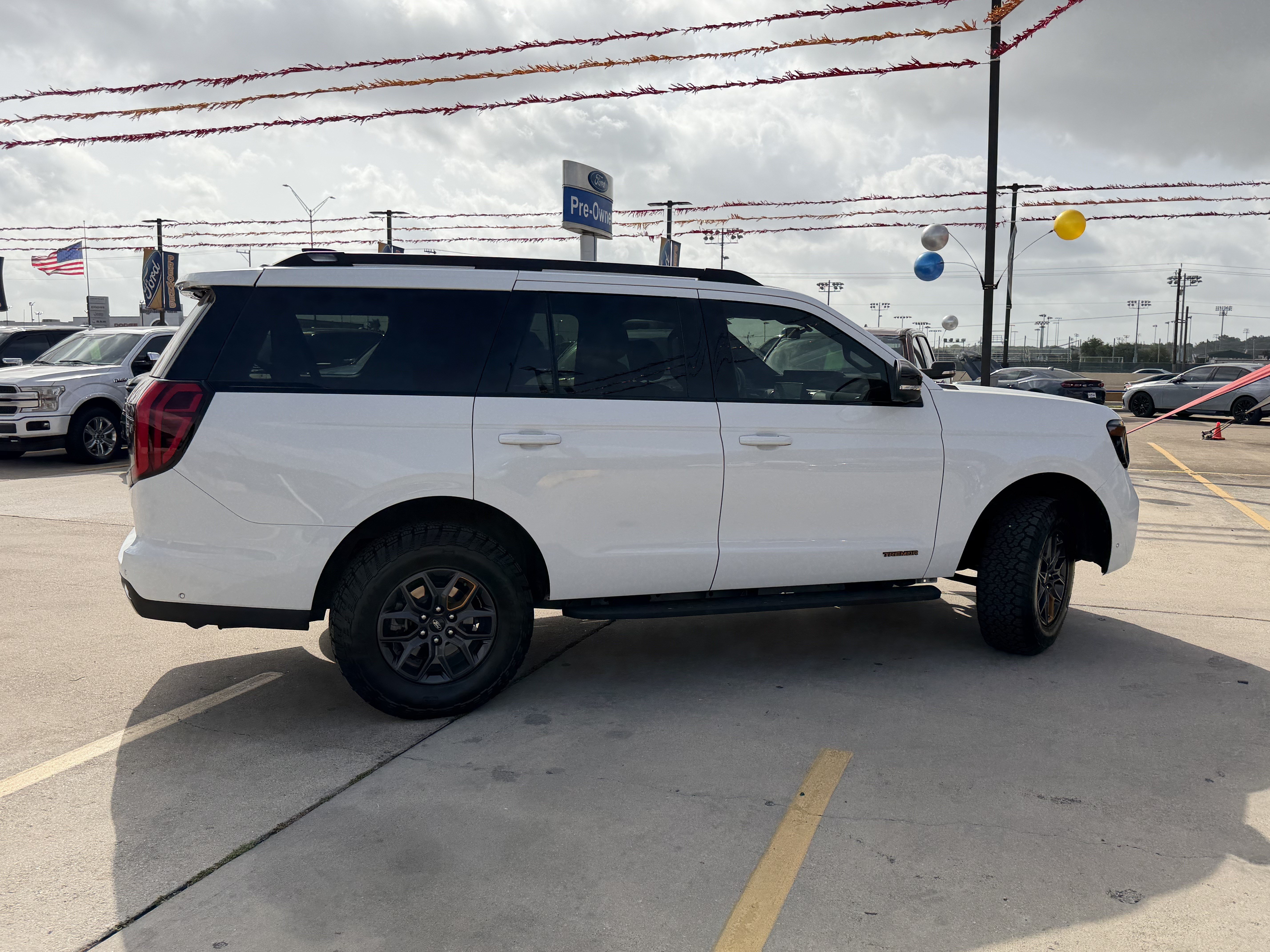Certified 2025 Ford Expedition Tremor AWD/4WD image 5