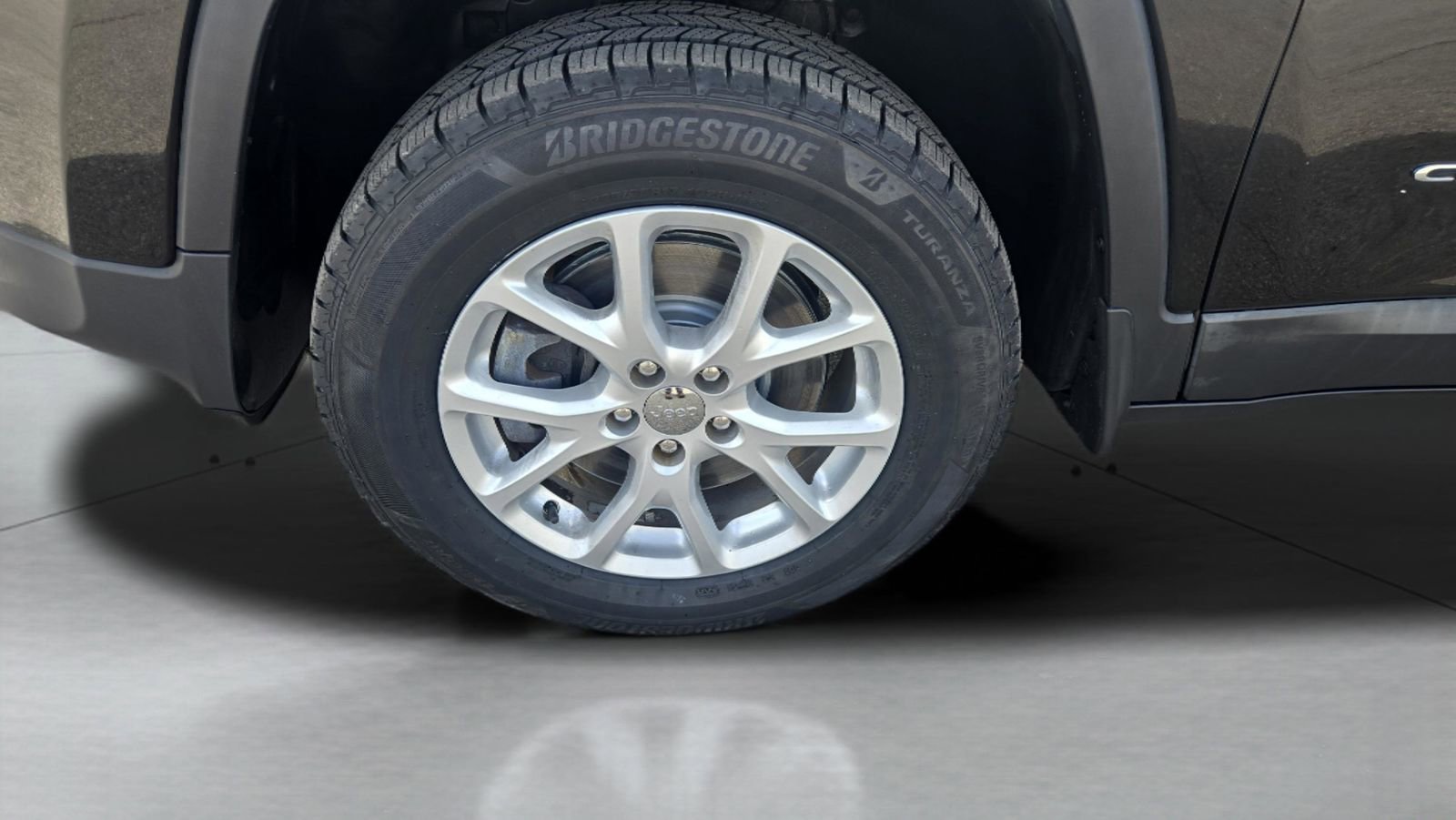 Used 2017 Jeep Cherokee Latitude image 27