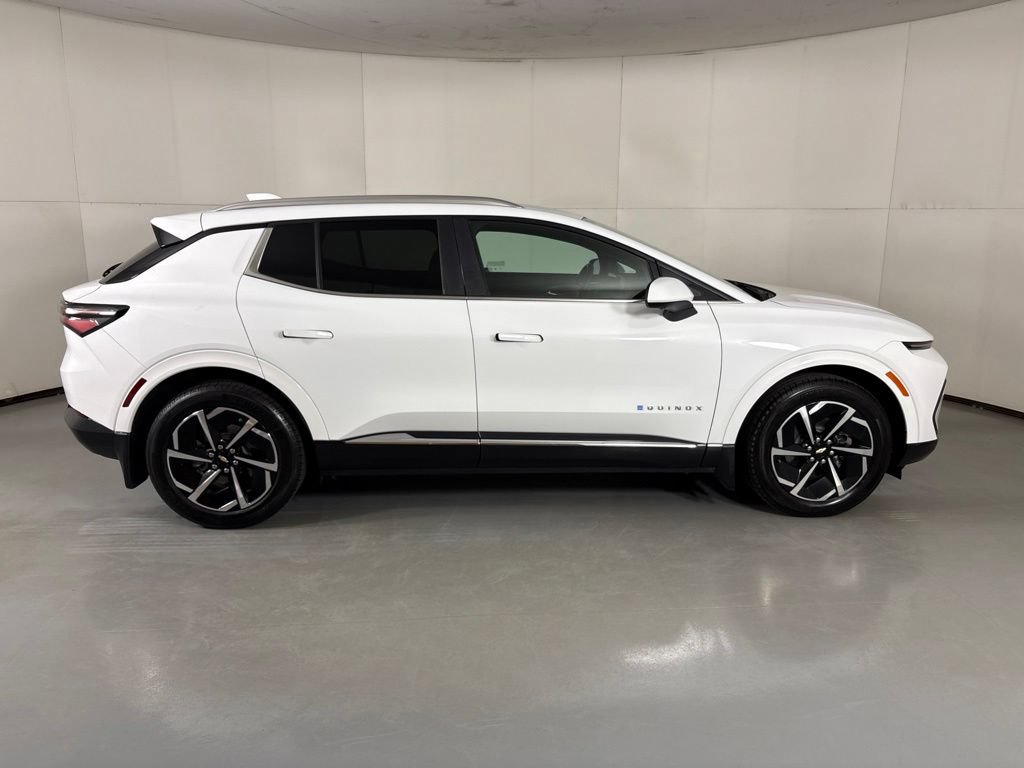 Used 2024 Chevrolet Equinox EV LT w/ LPO, Active Package FWD image 9