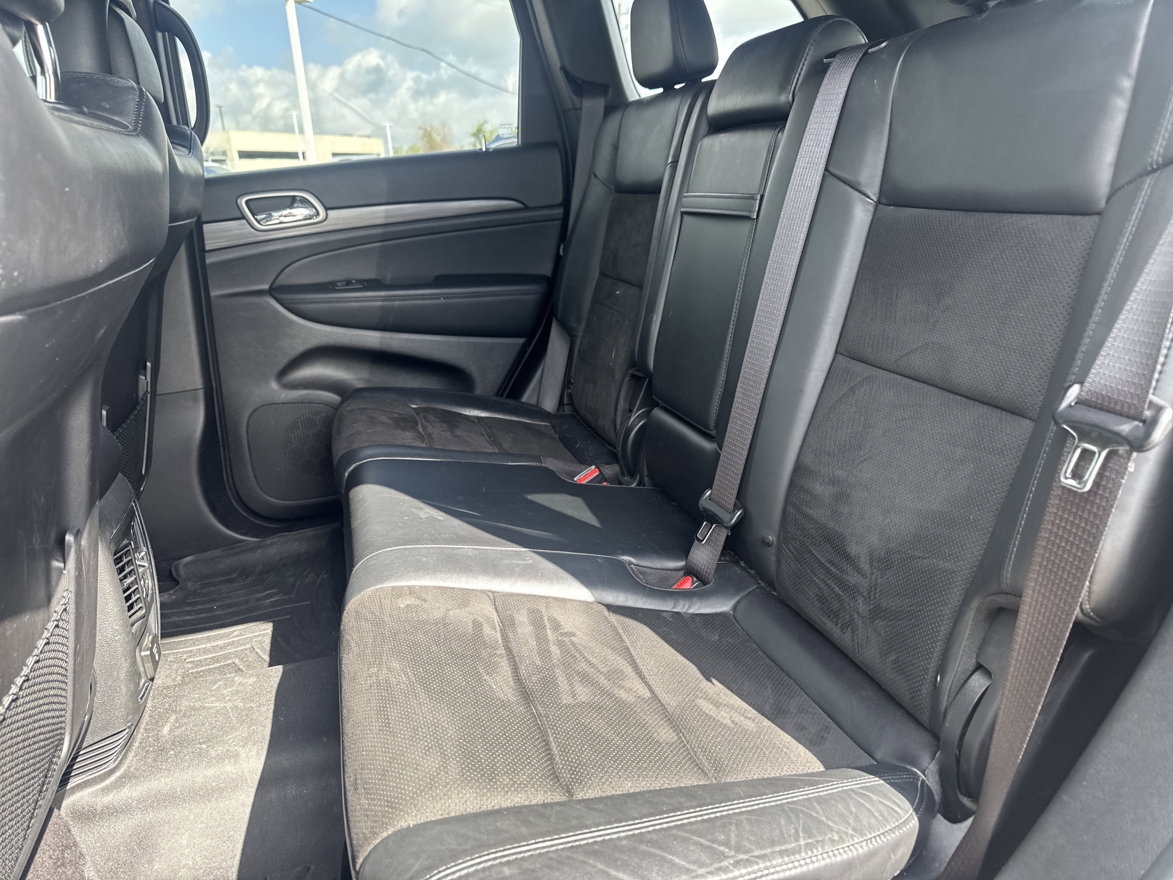 Used 2021 Jeep Grand Cherokee Laredo X image 8