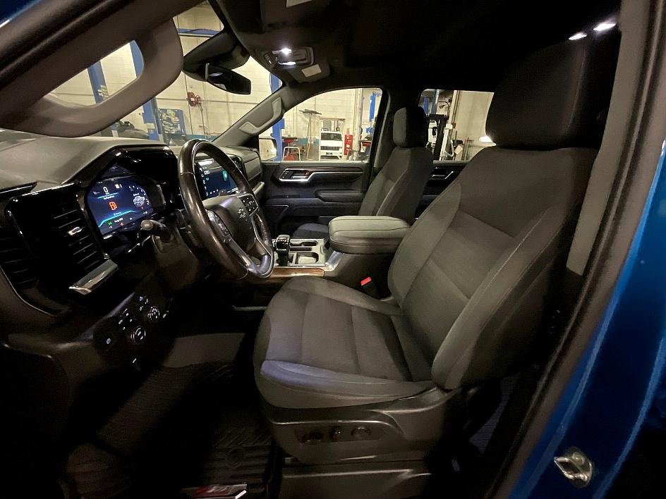 Used 2023 Chevrolet Silverado 1500 RST image 4