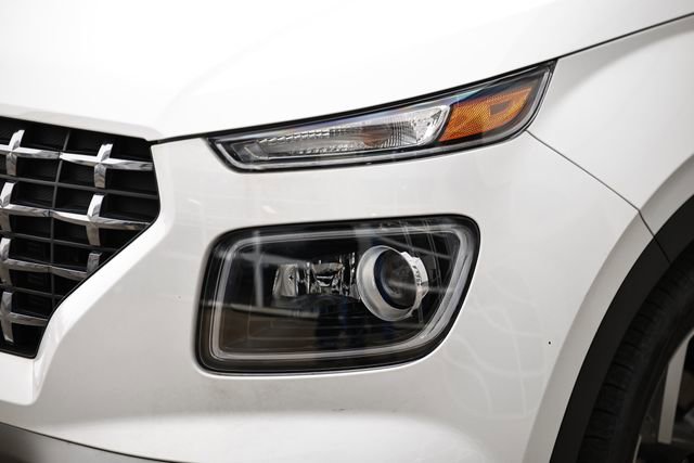 Used 2023 Hyundai Venue Limited image 12
