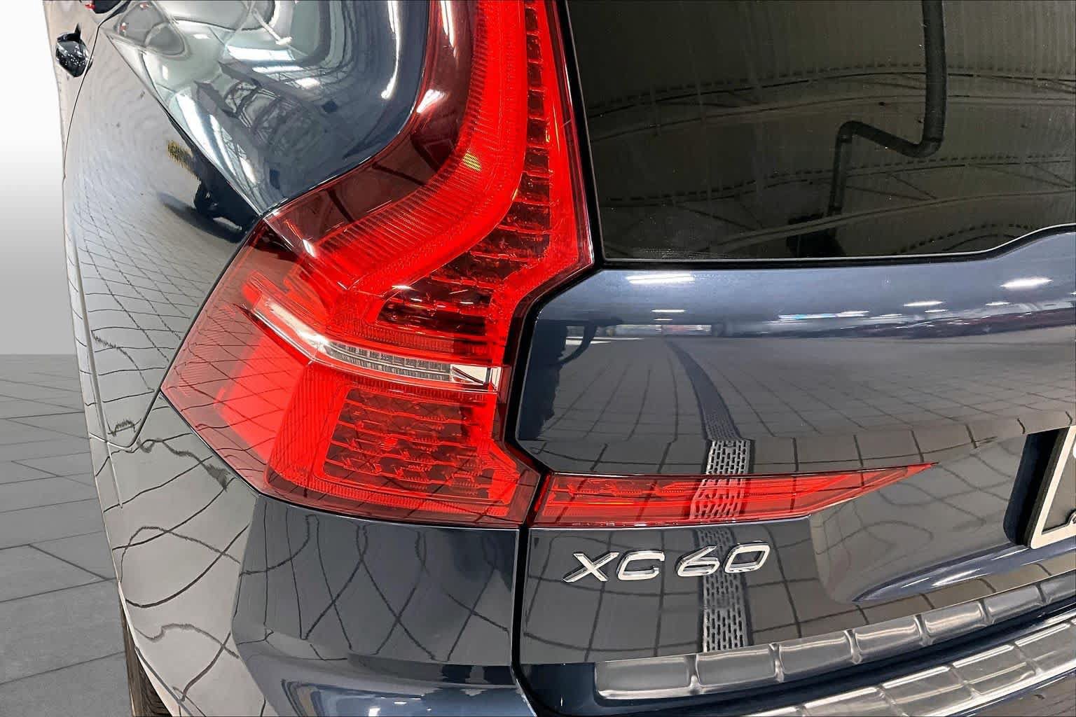 Used 2021 Volvo XC60 T5 Momentum w/ Premium Package AWD/4WD image 27