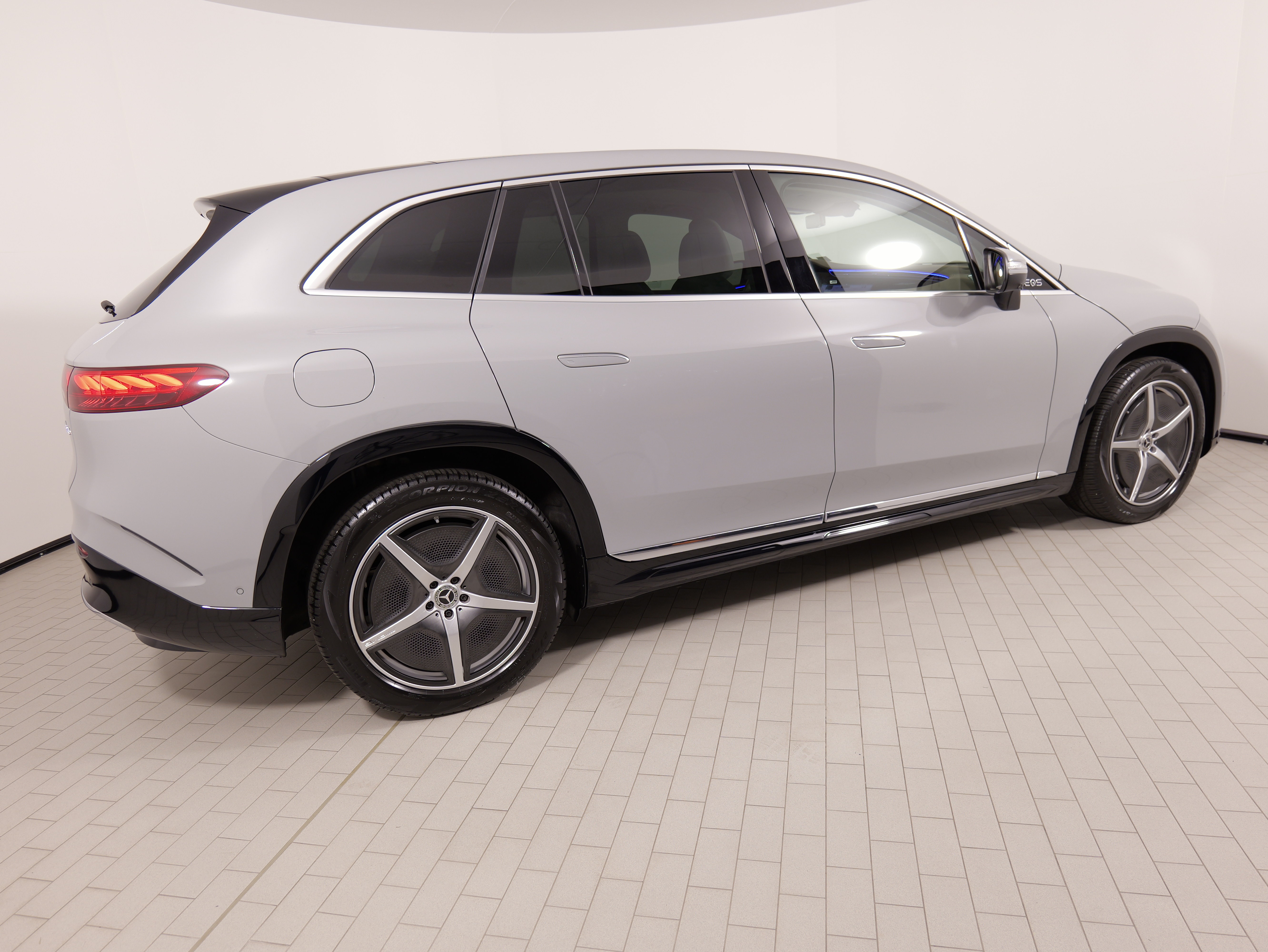 Used 2023 Mercedes-Benz EQS 580 4MATIC SUV image 12