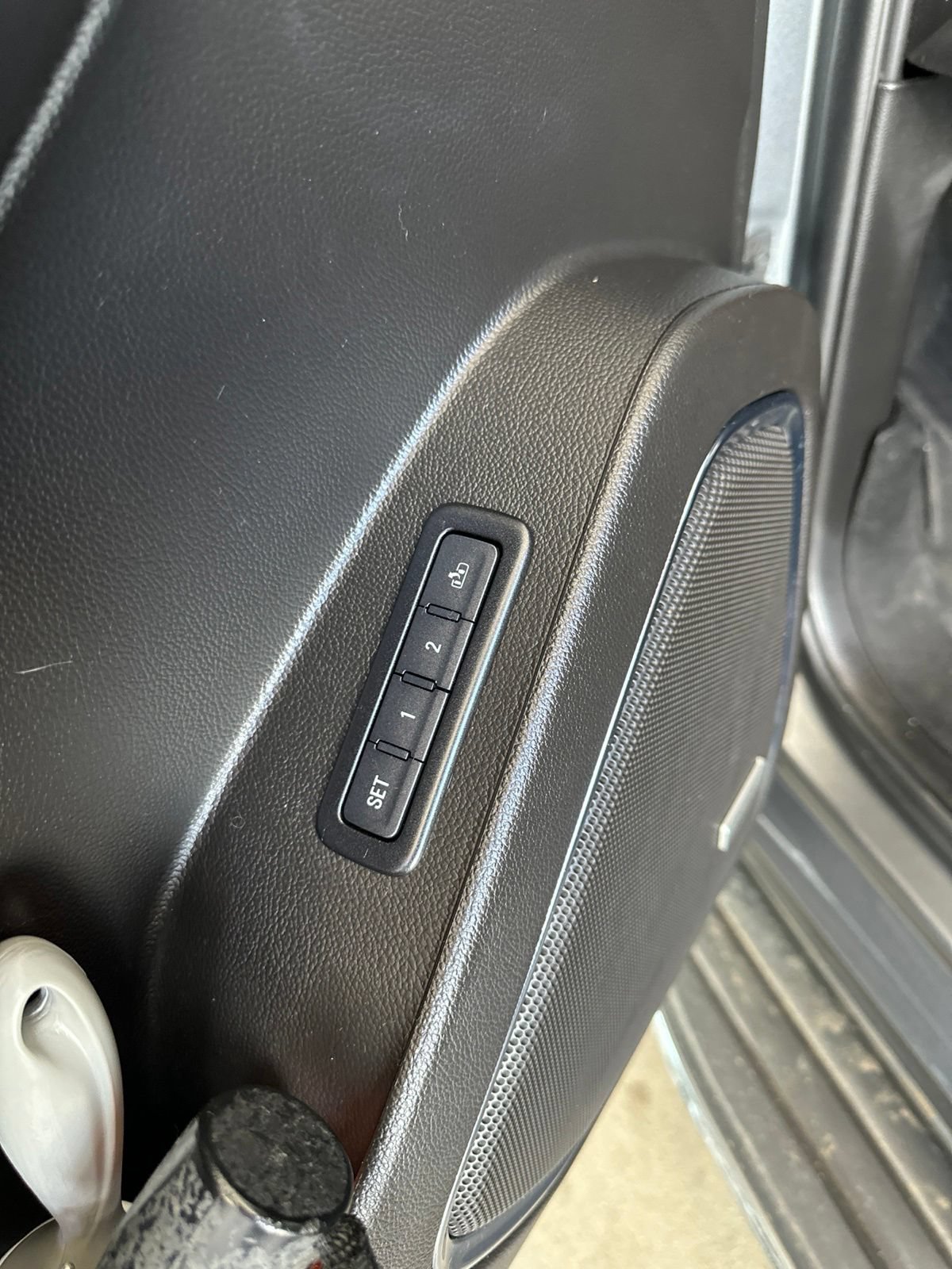 Used 2018 GMC Yukon SLT w/ Premium Edition RWD image 25