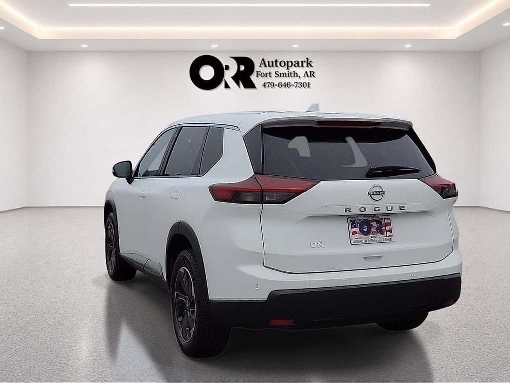 Used 2025 Nissan Rogue SV FWD image 4