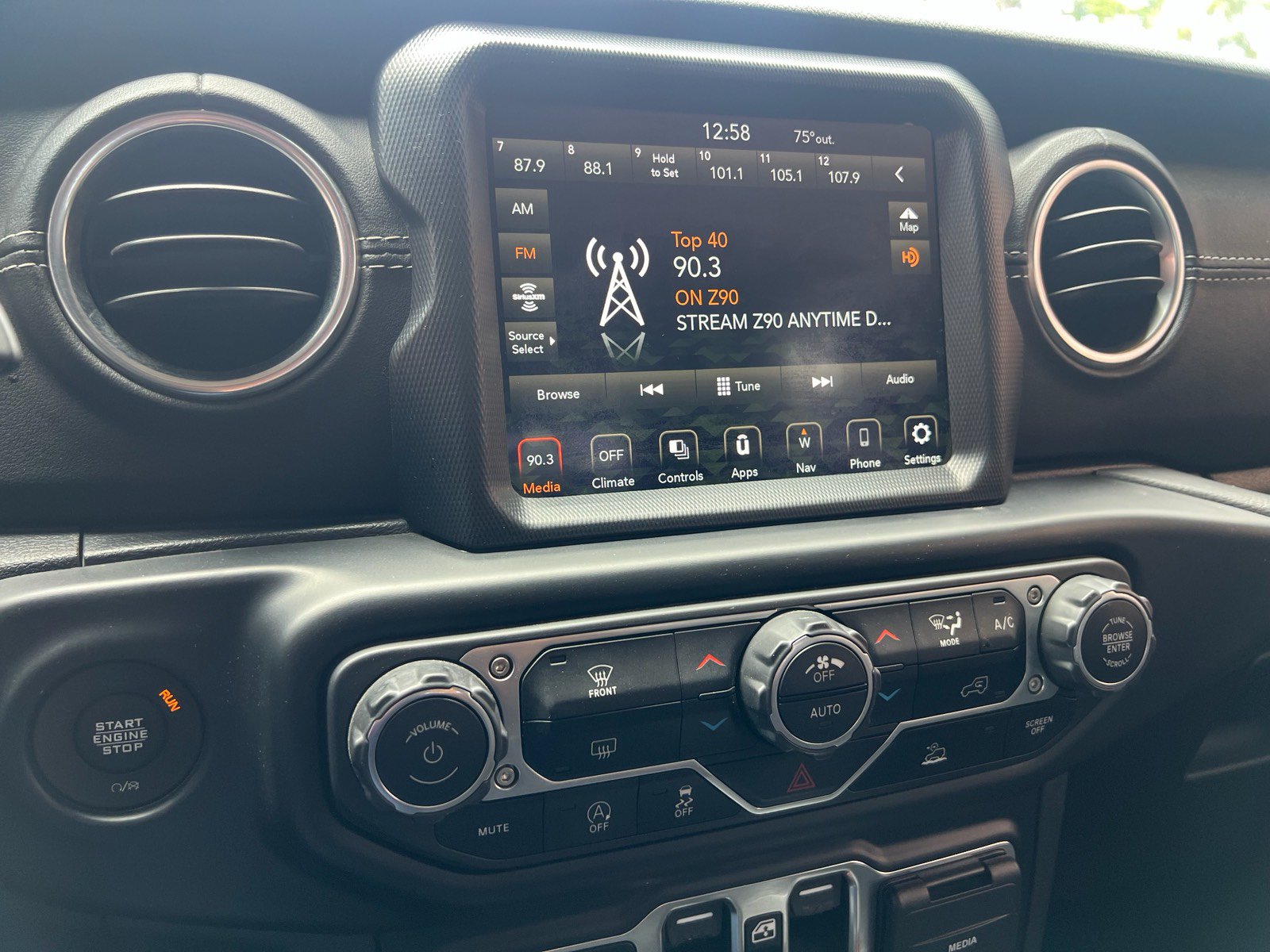Used 2020 Jeep Gladiator Overland AWD/4WD image 22