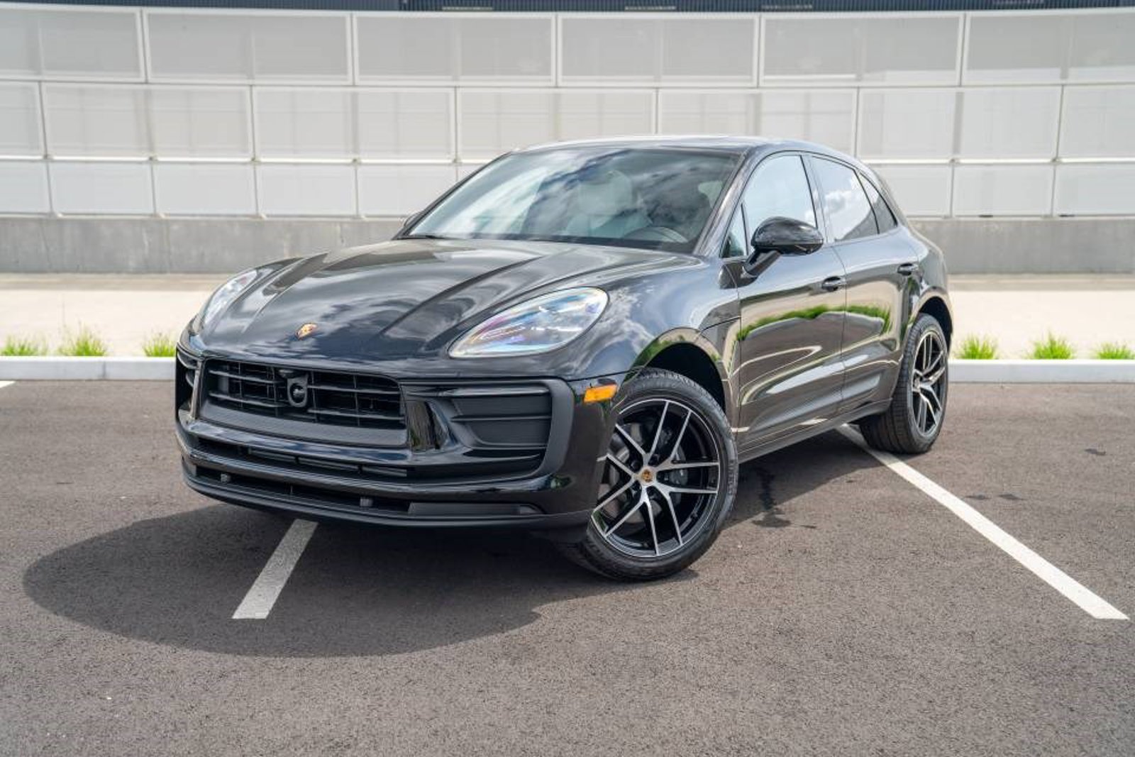 New 2026 Porsche Macan AWD/4WD image 1