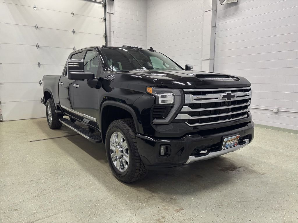 Used 2024 Chevrolet Silverado 2500 High Country w/ High Country Premium Package image 2