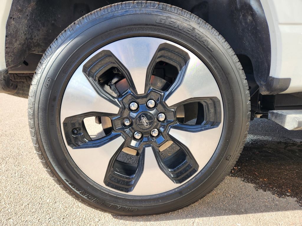 Used 2023 Ford F150 Lightning Platinum image 19