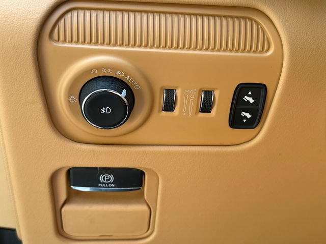 Used 2025 Jeep Grand Wagoneer L Series III w/ Rear Seat Video Group 1 AWD/4WD image 28