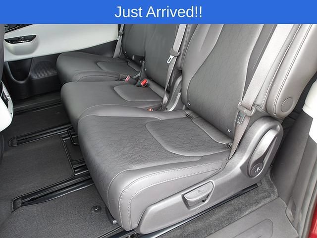 Used 2024 Kia Carnival EX FWD image 10