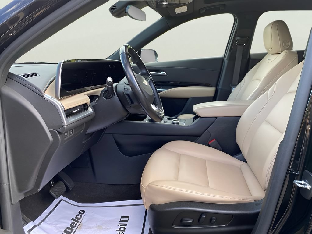 Certified 2024 Cadillac XT4 Luxury w/ Cold Weather Package AWD/4WD image 13