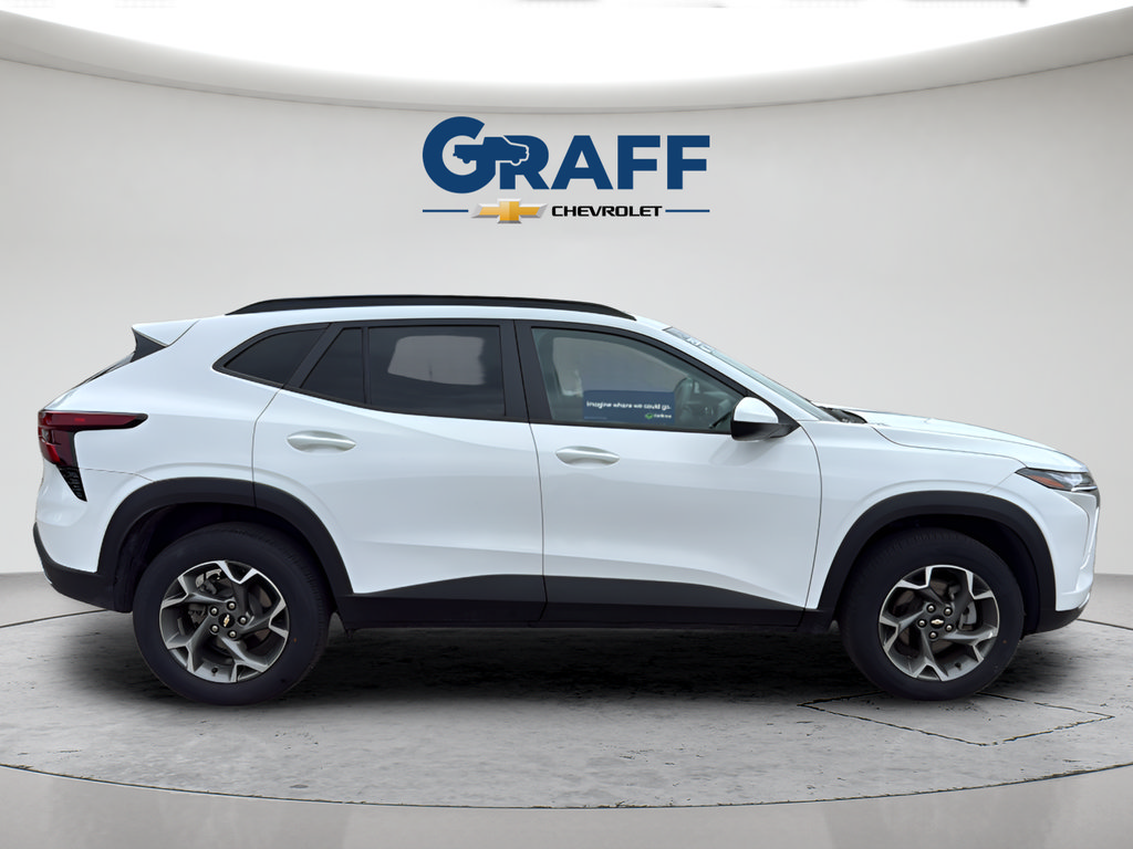 Used 2024 Chevrolet Trax LT FWD image 9