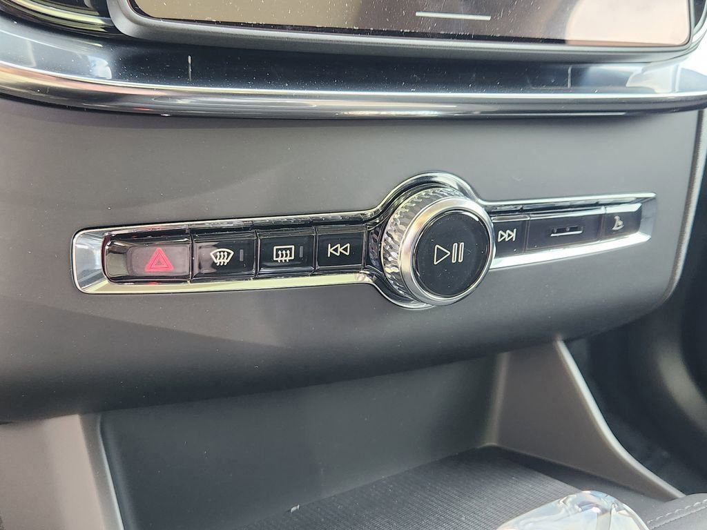 New 2026 Volvo XC90 B6 Plus w/ Protection Package image 16