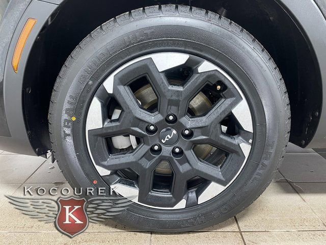 Used 2024 Kia Sorento S image 7