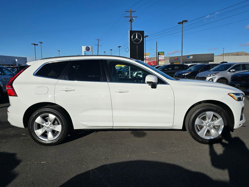 Used 2022 Volvo XC60 B5 Momentum image 6