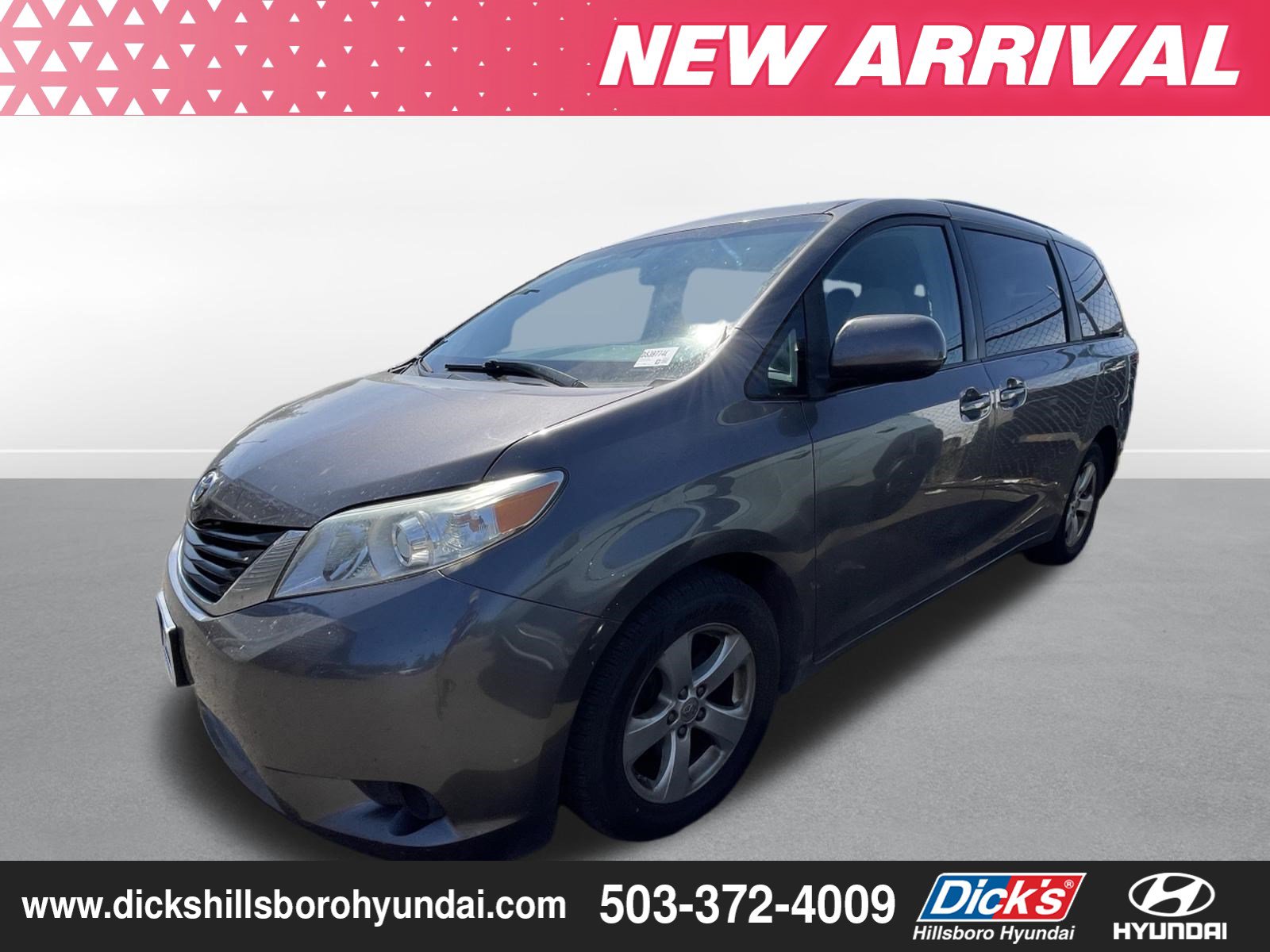 Used 2013 Toyota Sienna LE w/ Towing Pkg FWD image 3