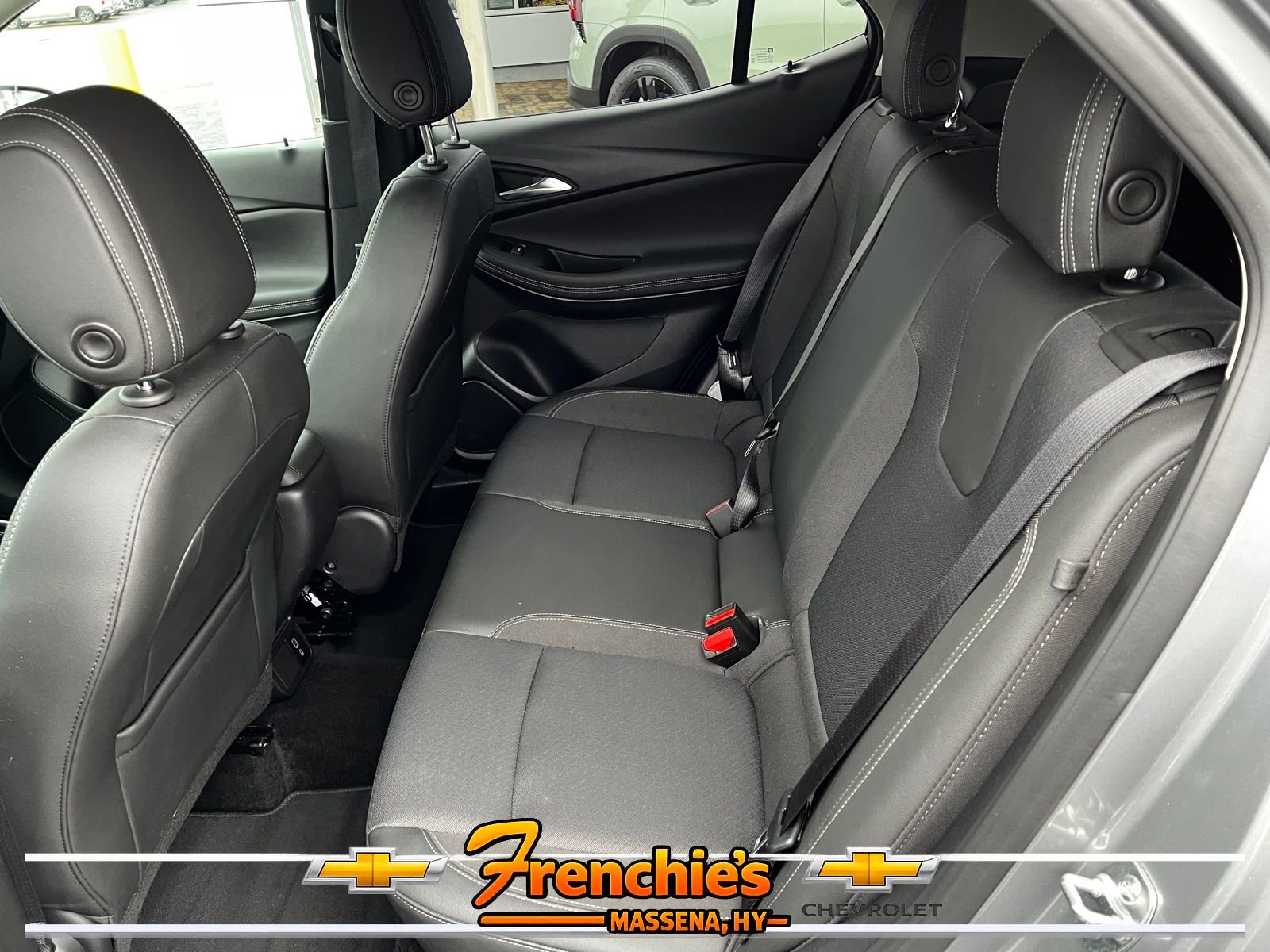 Used 2025 Buick Encore GX Preferred AWD/4WD image 7