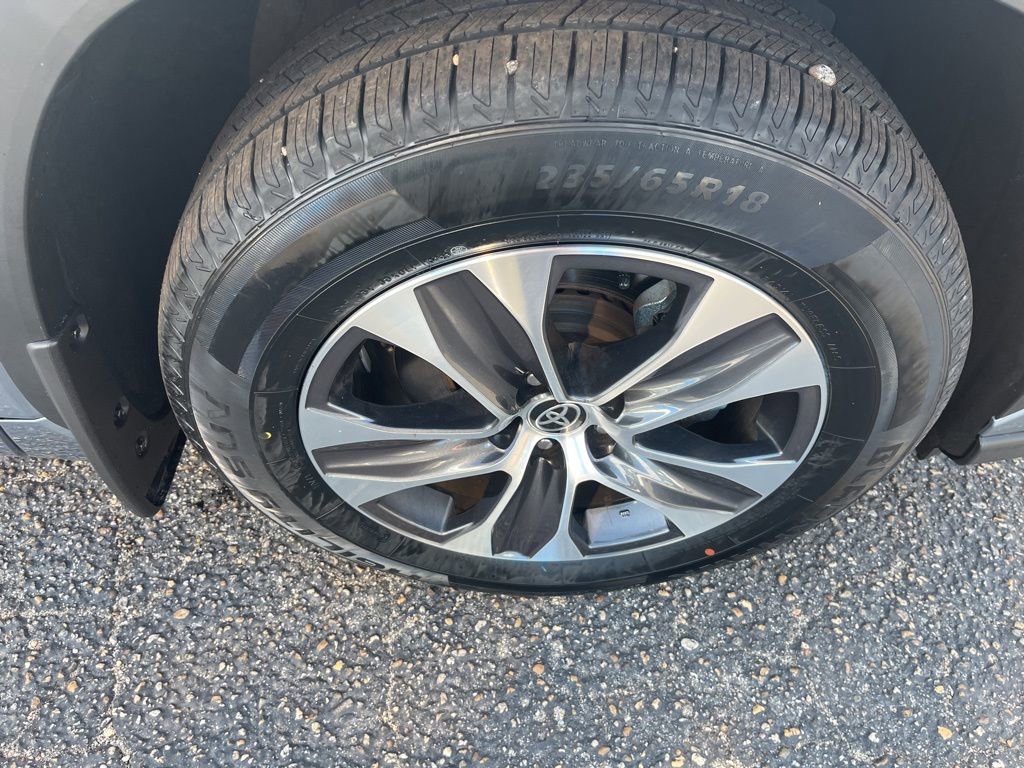 Used 2022 Toyota Highlander XLE image 27