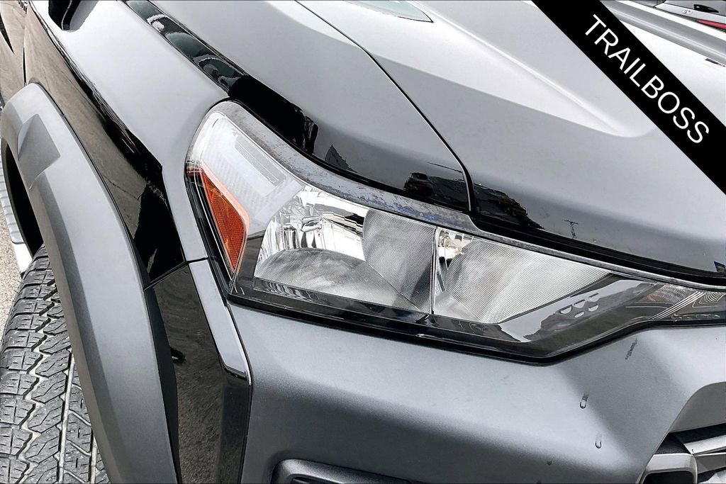 Used 2024 Chevrolet Colorado Trail Boss w/ LPO, Dark Essentials Package image 31