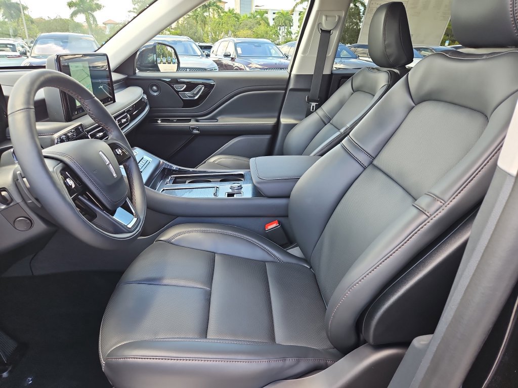 New 2025 Lincoln Aviator 2WD w/ Jet Appearance Package image 17
