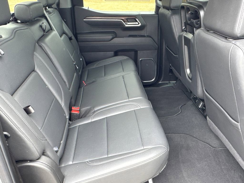 Used 2025 GMC Sierra 1500 SLT AWD/4WD image 17