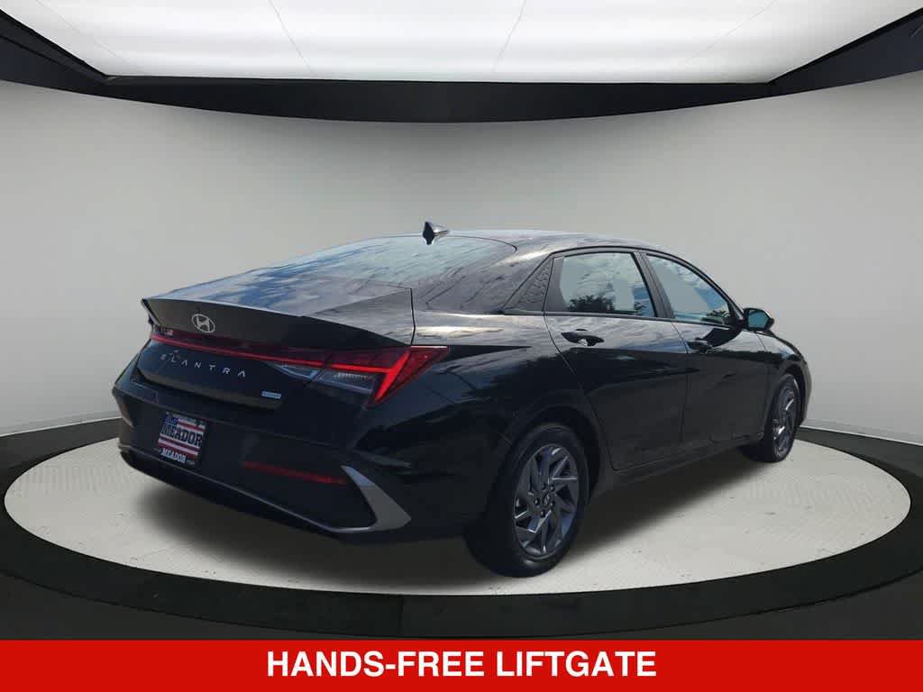 Used 2026 Hyundai Elantra Hybrid FWD image 6