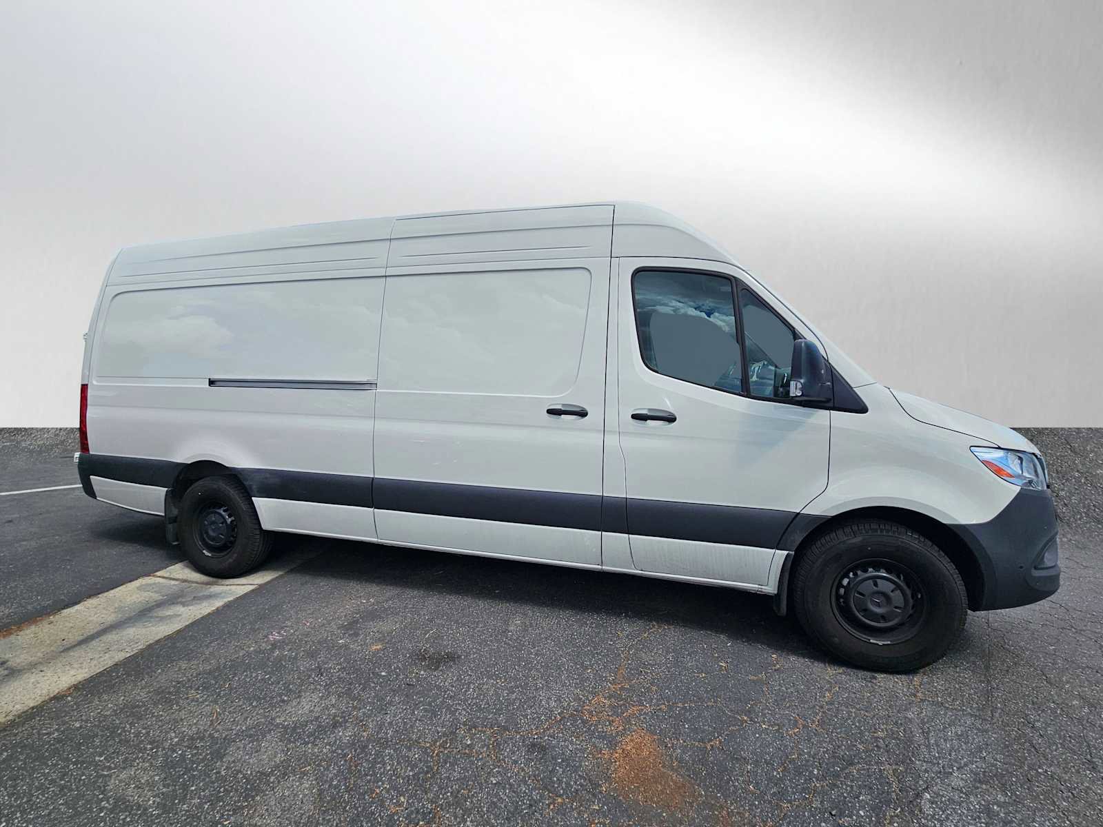 Used 2025 Mercedes-Benz Sprinter 2500 image 2