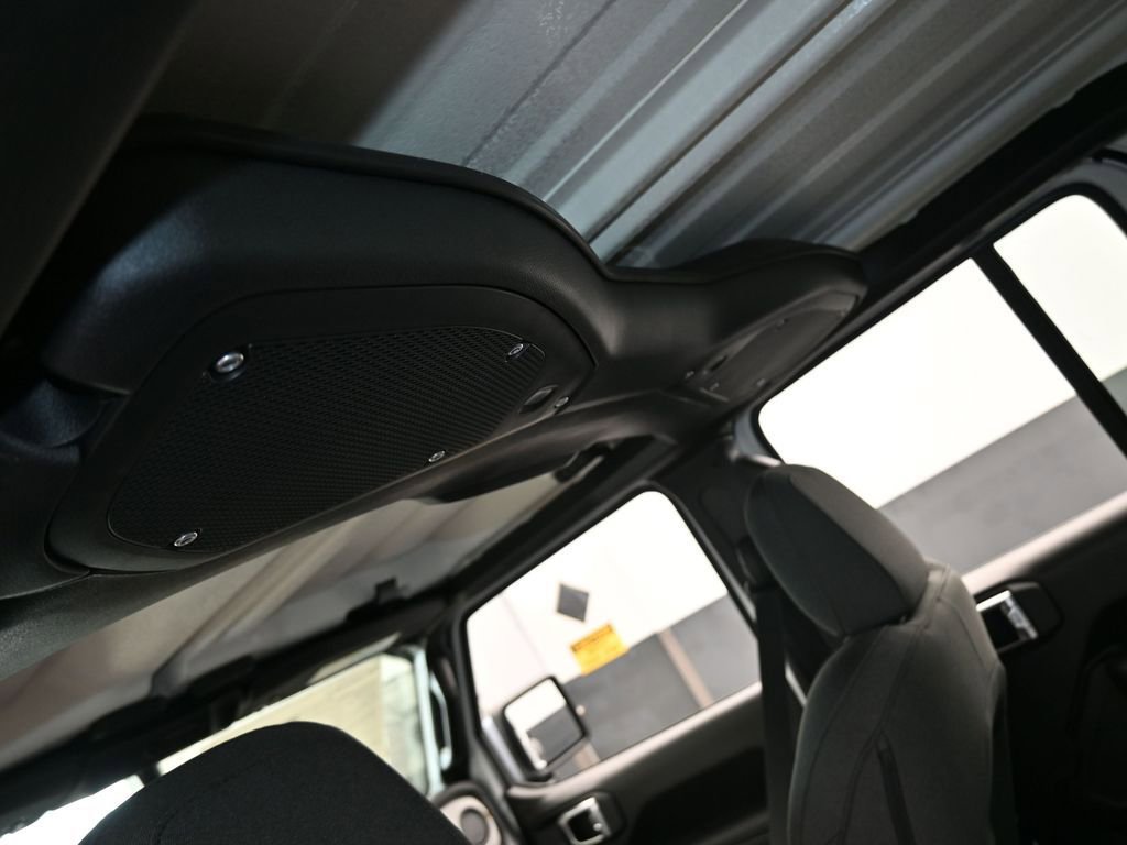 Used 2025 Jeep Gladiator Sport image 30