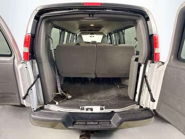 Used 2017 Chevrolet Express 2500 LT w/ LT Preferred Equipment Group RWD image 23