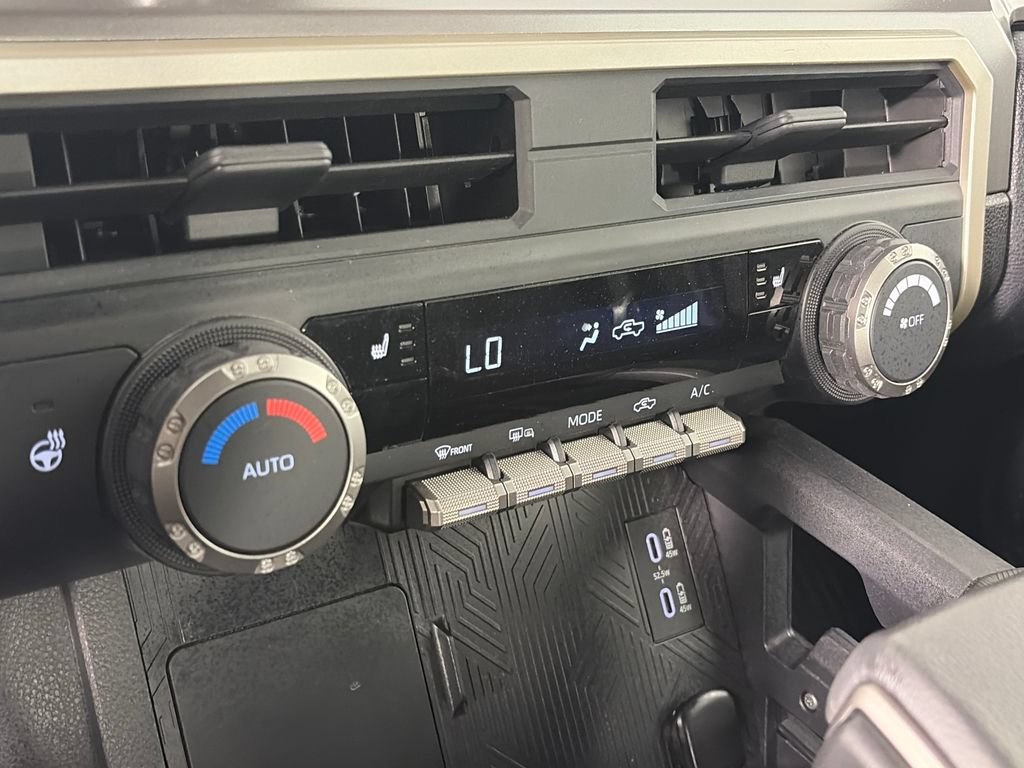 Used 2024 Toyota Tacoma SR5 AWD/4WD image 21