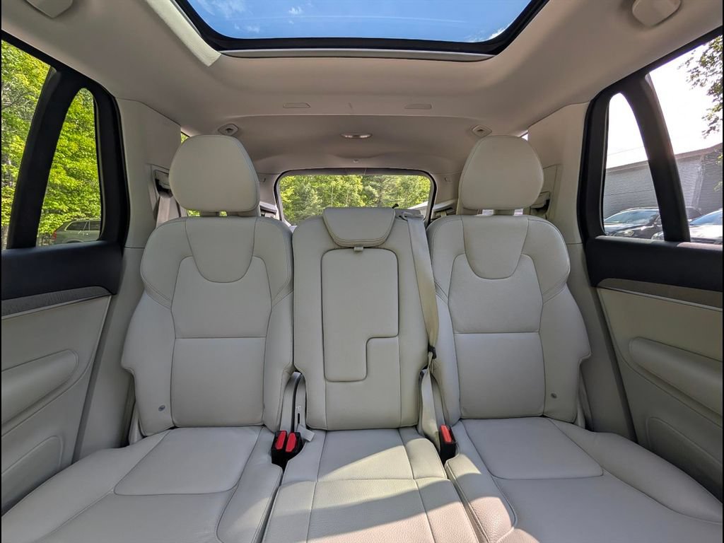 Certified 2025 Volvo XC90 T8 Plus w/ Protection Package Premier AWD/4WD image 18