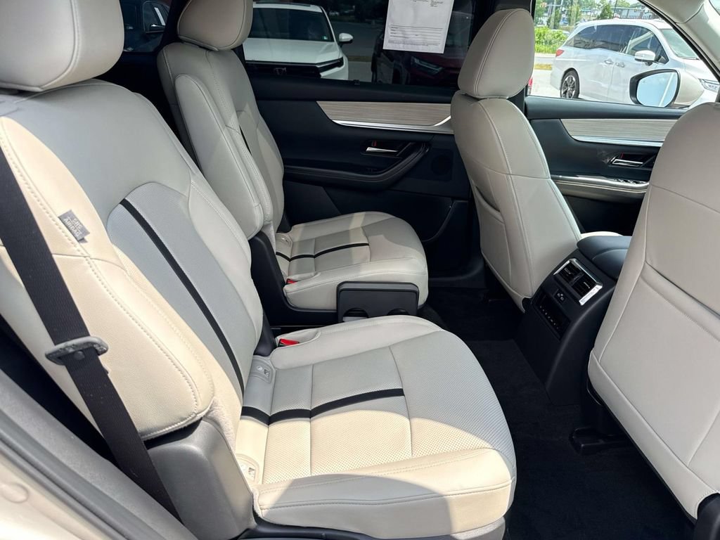 Used 2024 MAZDA CX-90 Plug-In Hybrid w/ Premium Pkg AWD/4WD image 19