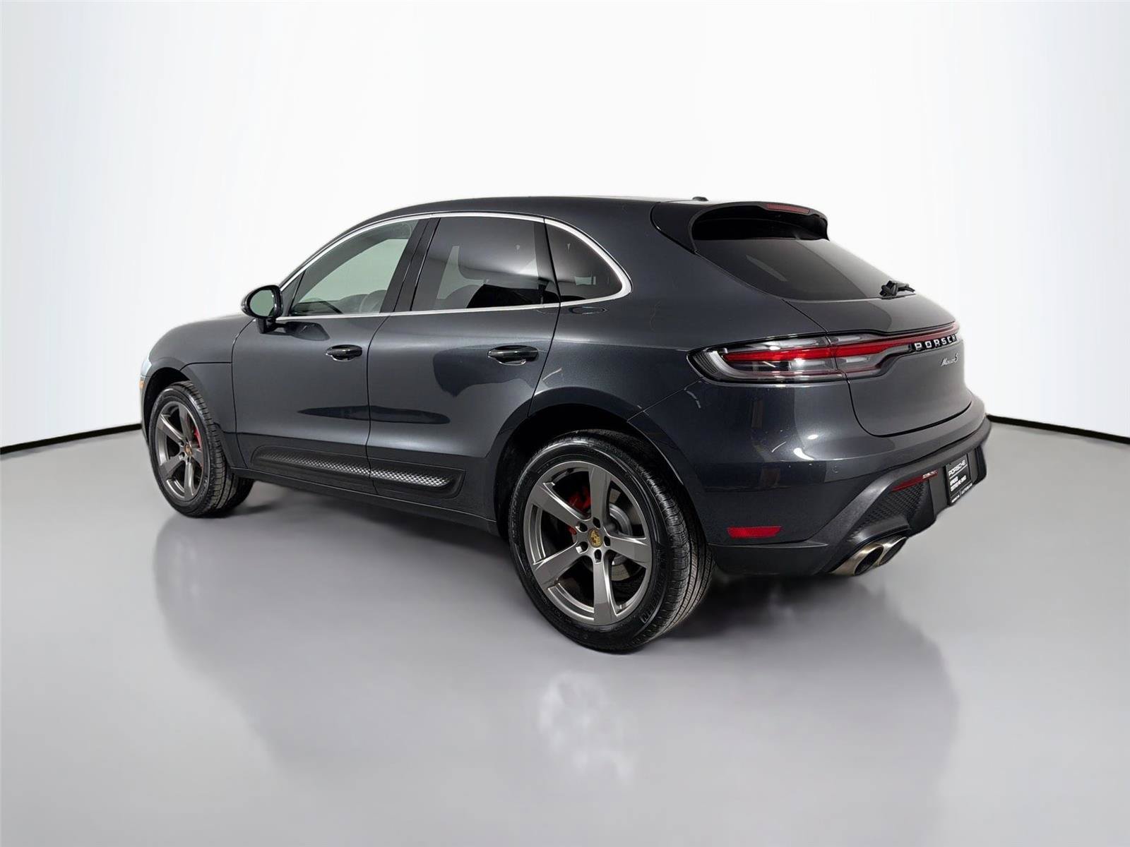 Certified 2023 Porsche Macan S AWD/4WD image 3