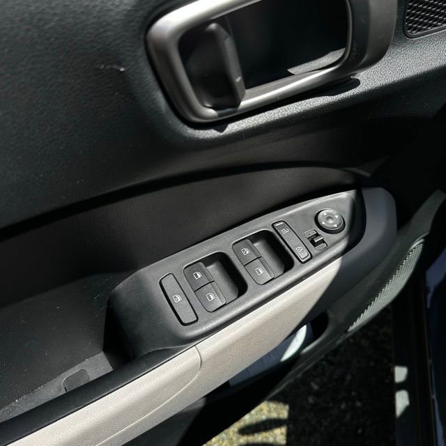 Certified 2025 Hyundai Venue SEL FWD image 10