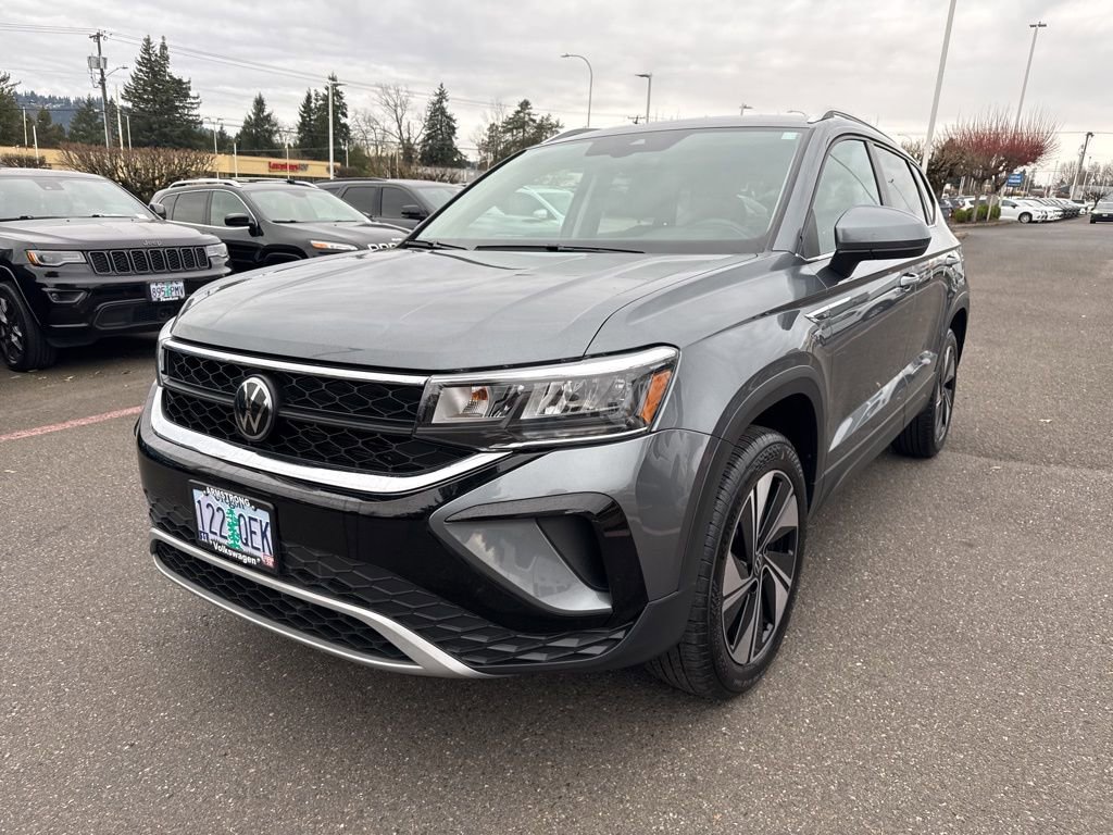 Used 2024 Volkswagen Taos SE image 3