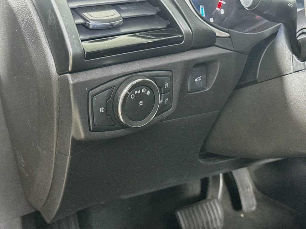 Used 2016 Ford Fusion SE w/ Equipment Group 201A FWD image 10