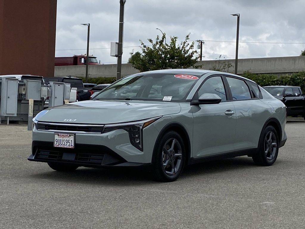 Used 2025 Kia K4 LXS image 38