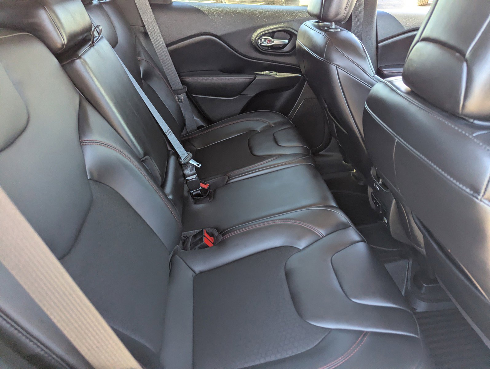 Used 2020 Jeep Cherokee Trailhawk w/ Cold Weather Group image 14