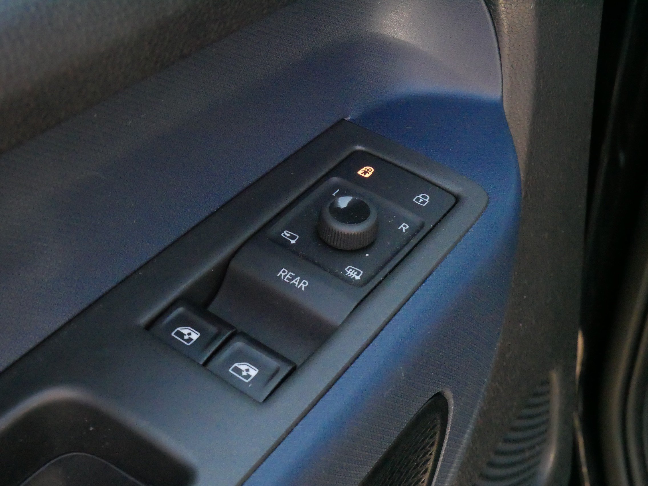 Certified 2025 Volkswagen ID. Buzz Pro S RWD image 19