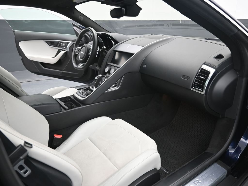 Used 2019 Jaguar F-TYPE Coupe image 10
