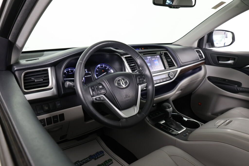 Used 2015 Toyota Highlander Limited image 10