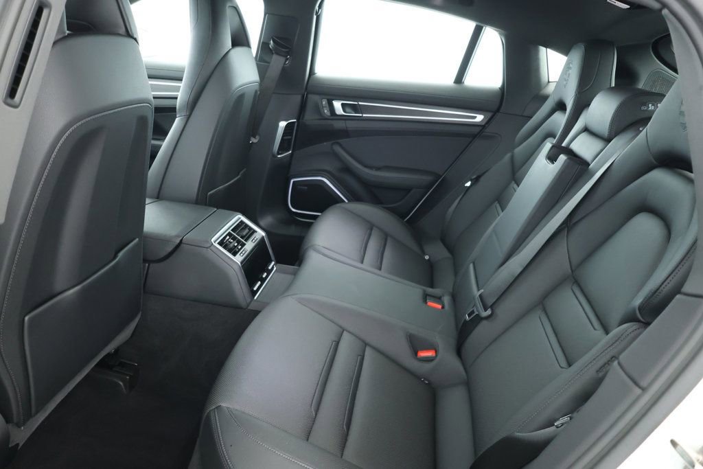 Used 2023 Porsche Panamera 4 Platinum Edition image 20