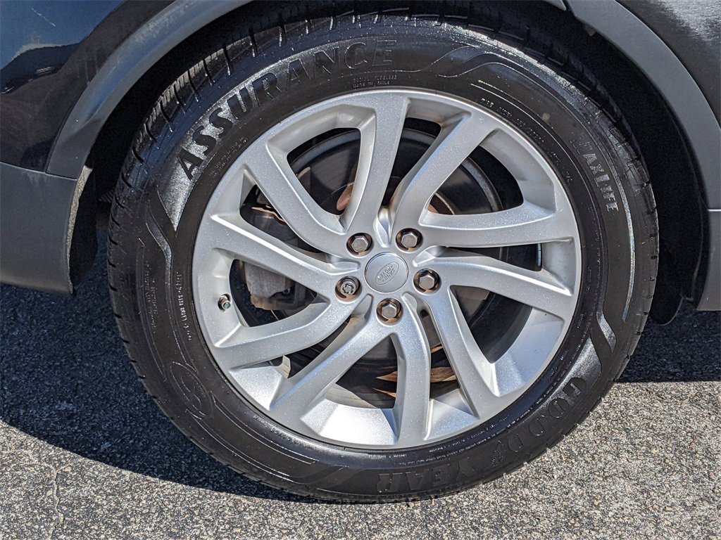 Used 2017 Land Rover Discovery HSE image 11