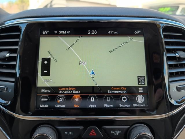 Used 2021 Jeep Grand Cherokee Limited w/ Premium Lighting Group AWD/4WD image 22