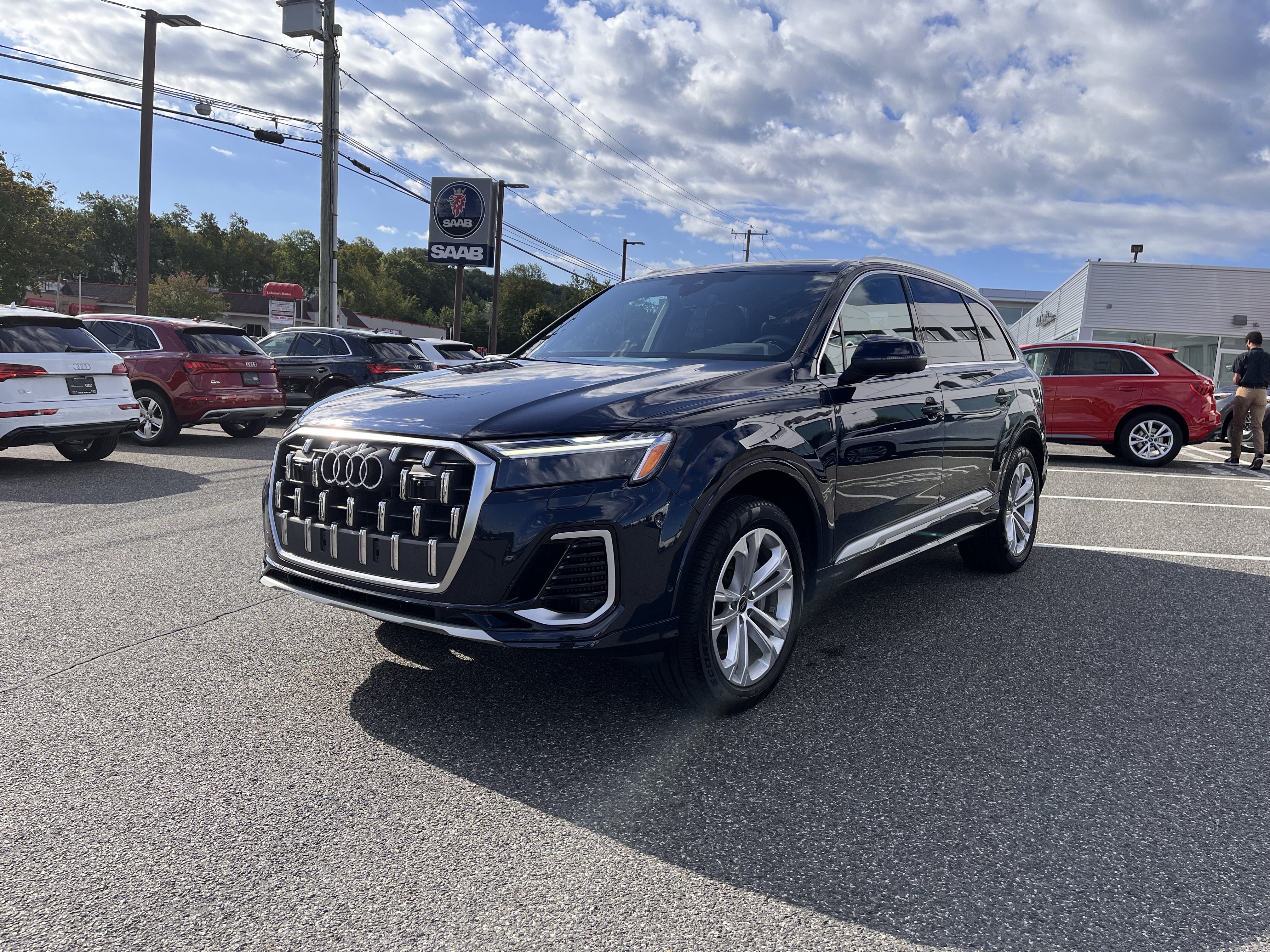 Certified 2025 Audi Q7 3.0T Premium AWD/4WD image 3